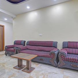 OYO 84999 Hotel SKS Grand Luxury Rooms, hotel v mestu Upal
