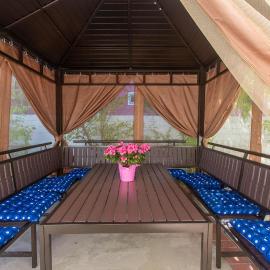 Whole 4BR House with Gazebo, Sleeps 8, Pet OK