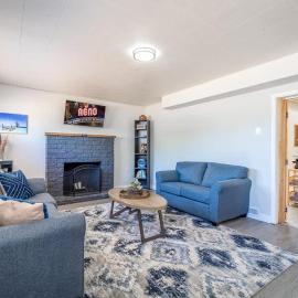 Spacious Pet-Friendly Retreat 4BR Grill 5 Beds