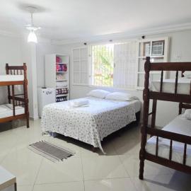 Casa Clorophila, quarto para até 6 hóspedes, hotel in Vila Velha