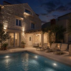 Villa Royal Stone-1min walk to the Beach
