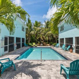 Walk to Siesta Key Beach & Village, Pool, Dock, Game Room!