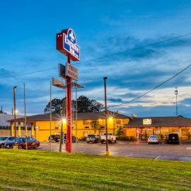 Executive Inn & Suites, hotel in Marshall