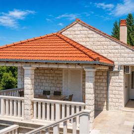 Amazing Home In Zrnovo With Wifi, Hotel in Žrnovo