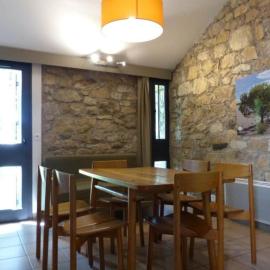 Mezzanine Cottage for 6 in Ardèche, hotel u gradu 'Chambonas'