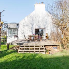 Cozy holiday home near the sea in Porspoder