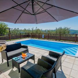 Stunning Apartment In Sutivanac – hotel w mieście Gorica