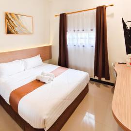 JENGGO Riverside Mitra RedDoorz near Kampung Inggris Pare, Hotel in Pare
