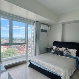 1BR-2 Queen beds-One Lakeshore