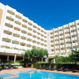 Hotel Los Robles, מלון בגאנדיה