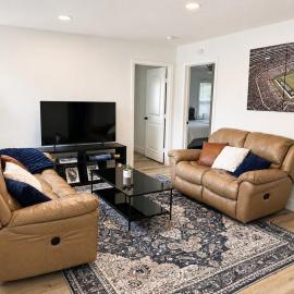Champions Corner - 11 Min Walk to AT&T - 10 Guests, hotel u gradu Arlington