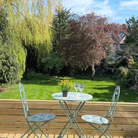 1 Bed - Sleeps 3 - Parking - Pets