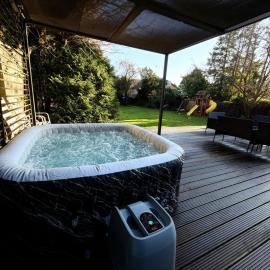 2 Bed - Sleeps 4 - Hot Tub & Bbq