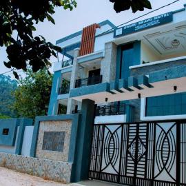 Zouru Bravo Motel، فندق في جيسايني