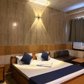 Hotel Gangotri, hotel en Bahāsi