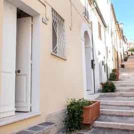 N141 - Numana, delizioso bilocale lungo la celebre Costarella