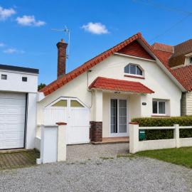Maison de vacances pour 6 personnes STELLA PLAGE - Villa POPPEE, hotel in Cucq