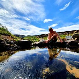 Hótel Laugarhóll with natural hot spring, viešbutis mieste Laugarholl