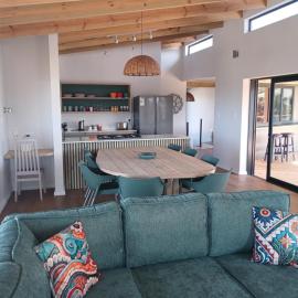 Seals Tides - sleeps 12, hotel in Cape St Francis