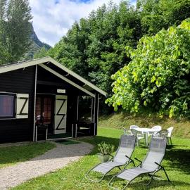 LES CHALETS de MONTORGUEIL, hotel u gradu Saurat