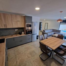 Byron's View Apartment