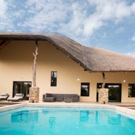 Marlove Cottage - Pool - Free-Roaming Wildlife, Hotel in Marloth Park