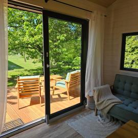 Modernes TinyHouse mit Klimaanlage in privater Atmosphäre, hotel em Elsterheide