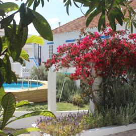 Maré Guesthouse - Garden, Yoga & Surf, hotel en Ericeira