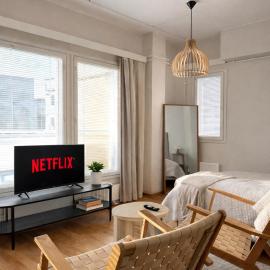 Stunning studio in the heart of downtown Sauna, WiFi, Netflix, Free Parking, hotel in Rovaniemi