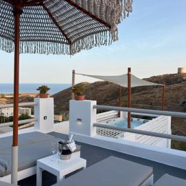 Asmeri Residence with Jacuzzi in Santorini