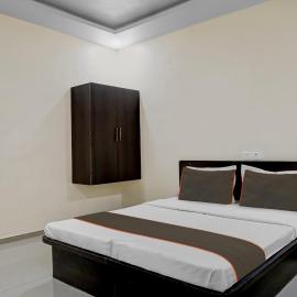Hotel O Parinda Lodging, hotel u gradu Chinchwad
