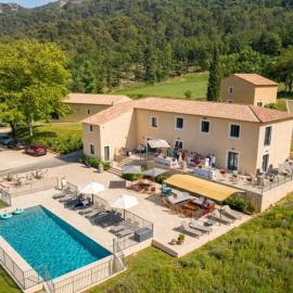 Hameau privé en Provence avec piscine - Domaine viticole - 20 pers, hotel in La Celle