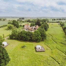 Bunkers Hill Farm, מלון בBramfield