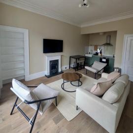 Modern Flat - Main St, Campbeltown, hotel in Campbeltown