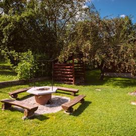 Flóra Apartmanok – hotel w mieście Parádsasvár