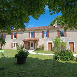 Chambre d'hôtes - Retour à la ferme, hotel Verteillac városában