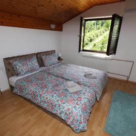 Bella holiday home! A piece of countryside, nature but close to center of Banja Luka ! Garage ! 4 bedrooms