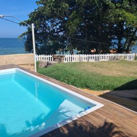 Casa 4 quartos, 2 suítes, piscina e acessibilidade - Frente para a lagoa, hotel in São Pedro da Aldeia