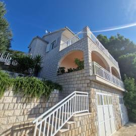 Villa Julia, hotel Podobučéban