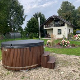 Laukakmeņu oāze - holiday house with sauna and hot tub, hotel en Tīnūži