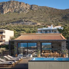 Pnoi SeaView Villas Piskopiano، فندق في Piskopianon