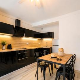 "COSY" Appartement confort de 50m2 à 150m de la Mer et du Centre ville, parking gratuit