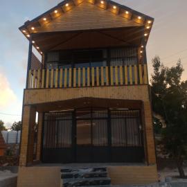 اكواخ السوسنة السوداء, hotel u gradu Ajloun
