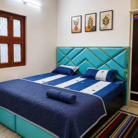 Studio Apartment 2 Min Walk to Banke Bihari Temple, Vrindavan