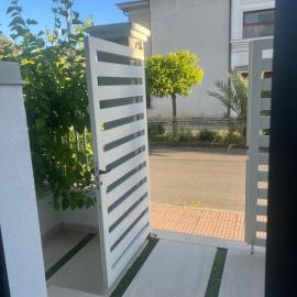 THE PORT Guest Rooms, hotel u gradu San Ferdinando