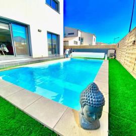 Grande villa avec piscine, Hotel in Alénya
