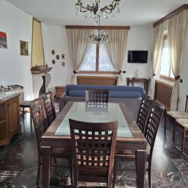 Retica Tirano garage EV Station & Biliards BBQ e private Parking: Tirano'da bir otel