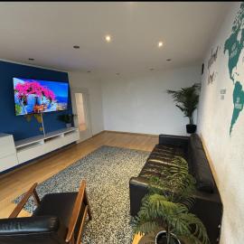 Quiet & Secure Modern Flat with Great View, Hotel in Duisburg
