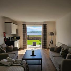 Luxury 1 Bedroom apartment with Loch View WHW, Hotel in Balmaha