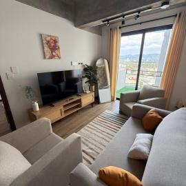 Modern apartment in the heart of Zone 4, hotel v destinácii Guatemala